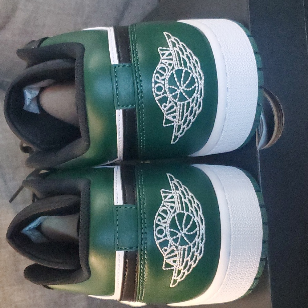 Jordan 1's - Picture 3 of 5